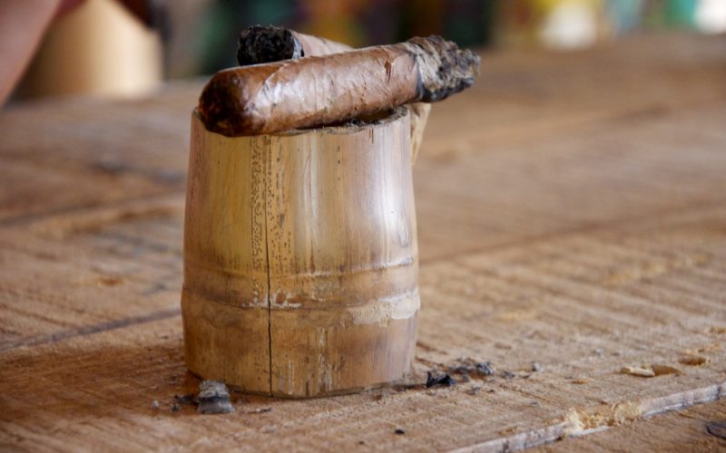 como se hacen los mejores  cigarros cubanos?